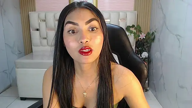 lissandra s online show from November 18, 2025, 8:35 pm