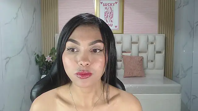 lissandra s online show from November 21, 2025, 8:18 pm