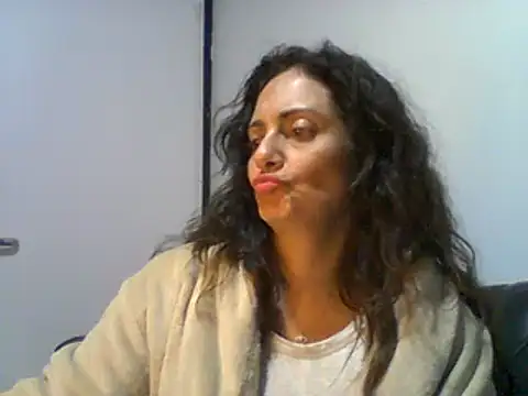 dulcefanny online show from May 19, 2026, 2:07 am