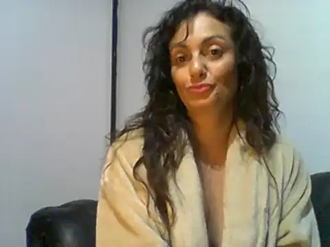 dulcefanny online show from May 27, 2026, 1:57 am