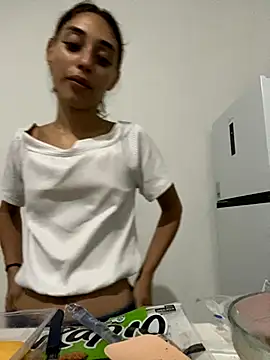 Snapshot of loirinhaaa chatting on November 7, 2025, 10:10 pm loirinhaaa online show from November 7, 2025, 10:10 pm