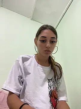 Snapshot of loirinhaaa chatting on November 18, 2025, 6:34 pm loirinhaaa online show from November 18, 2025, 6:34 pm