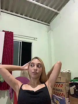 loirinhaaa online show from April 4, 2026, 9:56 pm