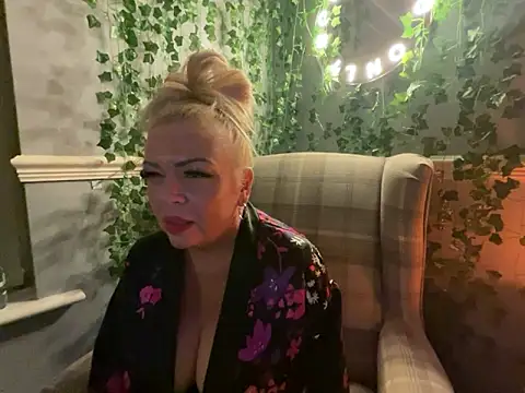 BonnyDesire online show from October 29, 2025, 7:37 pm