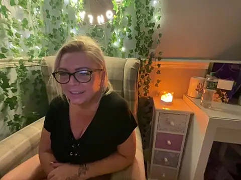 BonnyDesire online show from November 10, 2025, 7:35 pm