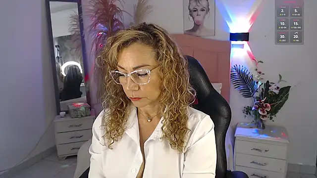 Snapshot of Jademommy_ chatting on December 16, 2025, 8:58 pm Jademommy online show from December 16, 2025, 8:58 pm