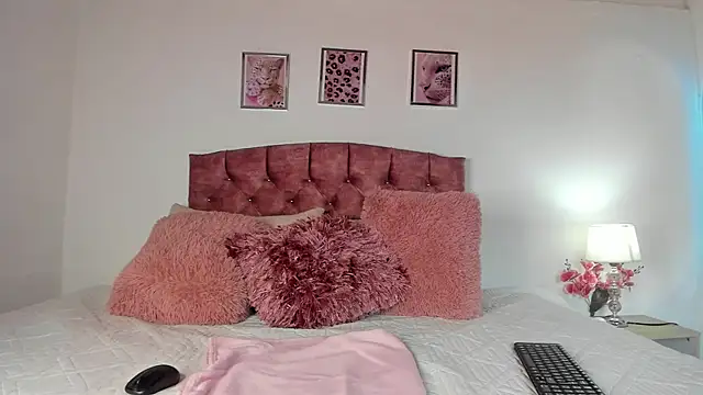 Pink  rose online show from November 10, 2025, 2:10 am