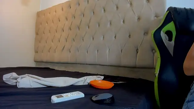 Snapshot of Naomis_35 chatting on February 4, 2026, 7:31 pm Naomis 35 online show from February 4, 2026, 7:31 pm