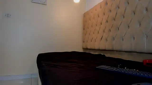 Snapshot of Naomis_35 chatting on February 5, 2026, 7:29 pm Naomis 35 online show from February 5, 2026, 7:29 pm