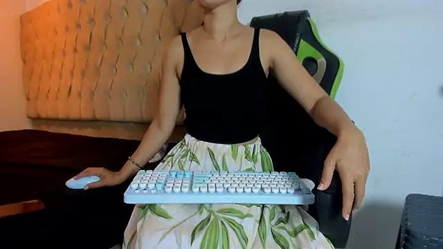 Snapshot of Naomis_35 chatting on February 21, 2026, 7:59 pm Naomis 35 online show from February 21, 2026, 7:59 pm