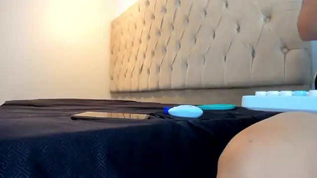 Snapshot of Naomis_35 chatting on February 23, 2026, 7:44 pm Naomis 35 online show from February 23, 2026, 7:44 pm