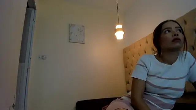 Snapshot of Naomis_35 chatting on March 3, 2026, 7:53 pm Naomis 35 online show from March 3, 2026, 7:53 pm