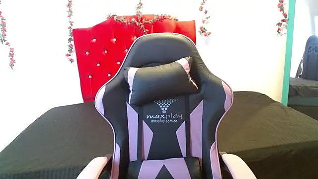 cristal1609 online show from November 12, 2025, 1:44 pm