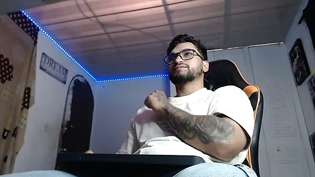 Snapshot of Chrys_harris77 chatting on December 4, 2025, 7:00 pm Chrys harris77 online show from December 4, 2025, 7:00 pm