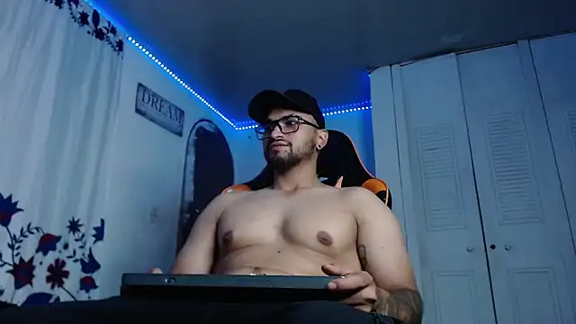 Snapshot of Chrys_harris77 chatting on December 16, 2025, 1:32 am Chrys harris77 online show from December 16, 2025, 1:32 am