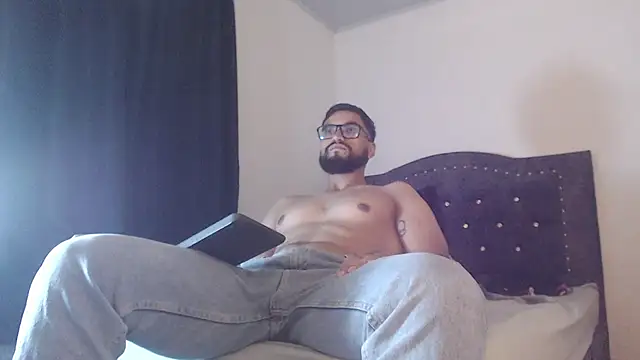 Chrys harris77 online show from April 14, 2026, 4:51 am