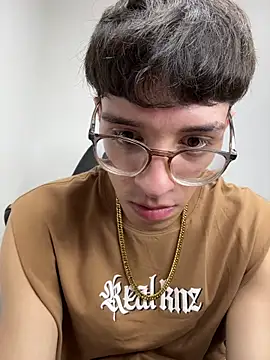 Snapshot of arthurdavies chatting on December 4, 2025, 4:44 am arthurdavies online show from December 4, 2025, 4:44 am