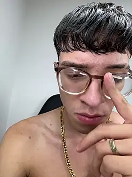 Snapshot of arthurdavies chatting on December 16, 2025, 12:48 am arthurdavies online show from December 16, 2025, 12:48 am