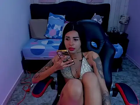 Snapshot of Violet_Cooper_ chatting on September 29, 2025, 12:05 am Violet Cooper online show from September 29, 2025, 12:05 am