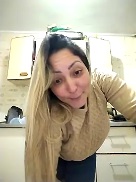 Lunita86 online show from October 12, 2025, 10:31 pm