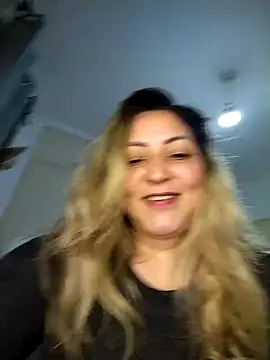 Lunita86 online show from October 25, 2025, 2:19 am