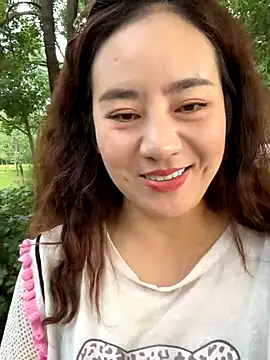 Snapshot of Kayla-love chatting on October 6, 2025, 1:25 am Kayla-love online show from October 6, 2025, 1:25 am