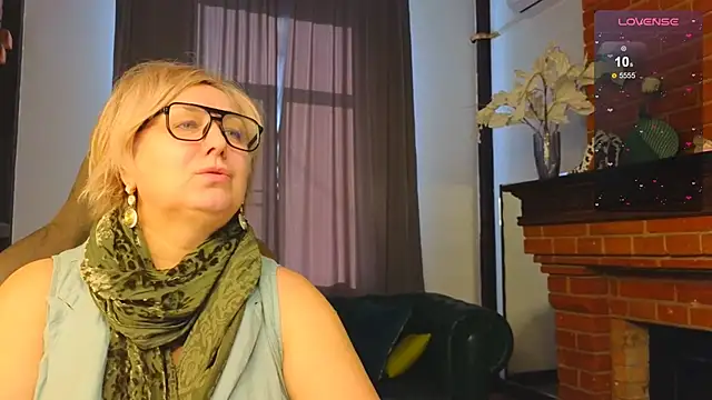 Marta Wils online show from October 27, 2025, 3:43 am