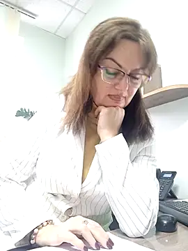 Snapshot of ValeriaLove43211 chatting on November 14, 2025, 12:37 pm ValeriaLove43211 online show from November 14, 2025, 12:37 pm