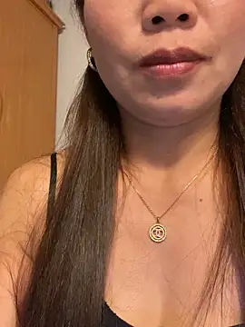 Milky-milk online show from November 3, 2025, 2:40 pm