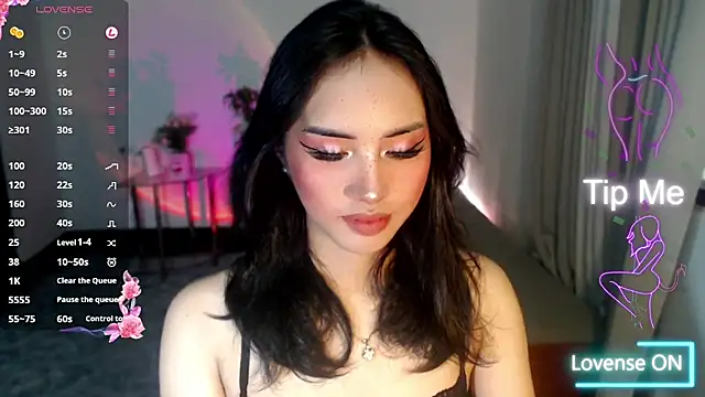 Snapshot of Divine_Goddesss chatting on October 1, 2025, 3:34 am Divine Goddesss online show from October 1, 2025, 3:34 am