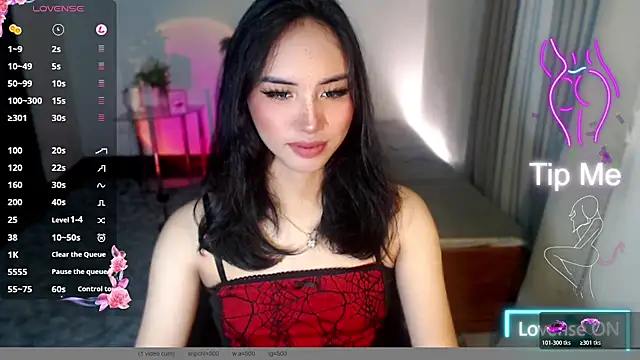 Snapshot of Divine_Goddesss chatting on October 18, 2025, 4:04 am Divine Goddesss online show from October 18, 2025, 4:04 am