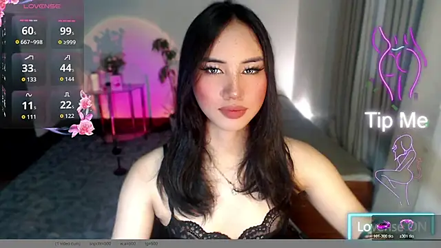 Snapshot of Divine_Goddesss chatting on November 7, 2025, 2:33 am Divine Goddesss online show from November 7, 2025, 2:33 am