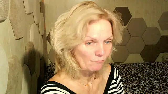 Snapshot of Zoe_Steell chatting on October 17, 2025, 2:19 pm Zoe Steell online show from October 17, 2025, 2:19 pm