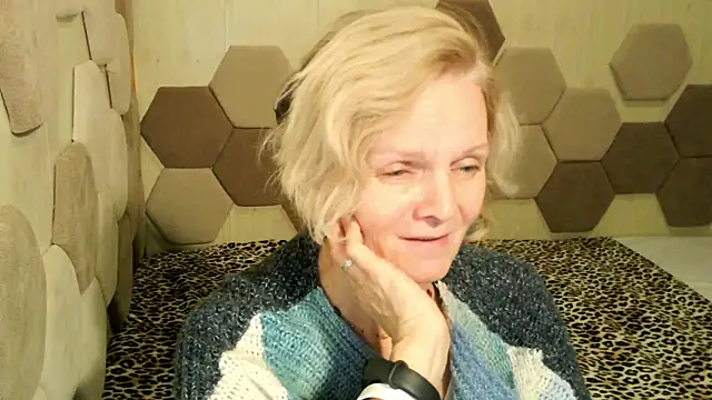 Snapshot of Zoe_Steell chatting on October 29, 2025, 12:07 pm Zoe Steell online show from October 29, 2025, 12:07 pm