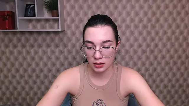 Snapshot of MiraBabe_ chatting on September 23, 2025, 9:56 am MiraBabe online show from September 23, 2025, 9:56 am