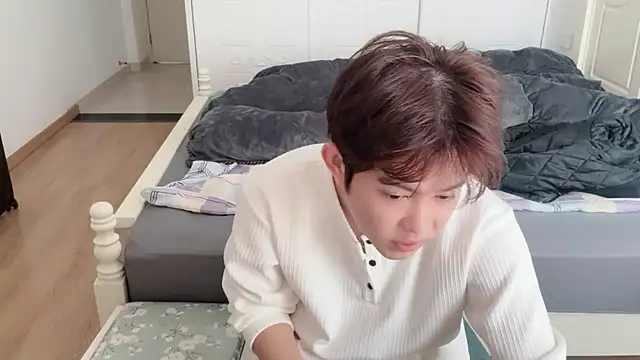 xlong00099 online show from November 25, 2025, 2:33 am