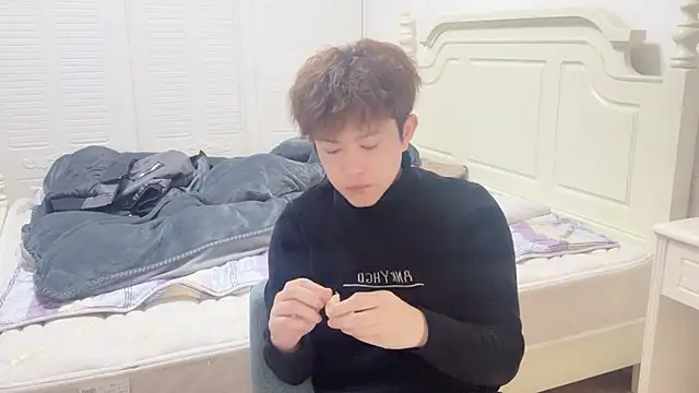 xlong00099 online show from December 16, 2025, 2:11 pm