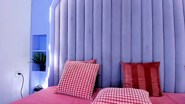 KeendraFox  online show from October 2, 2025, 7:54 pm