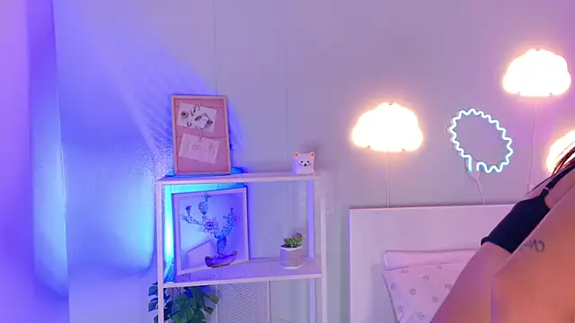 KeendraFox  online show from October 27, 2025, 10:30 am