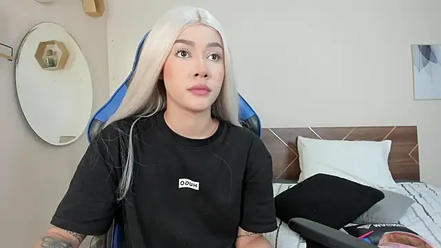 SofiaClarkson online show from October 18, 2025, 1:45 pm