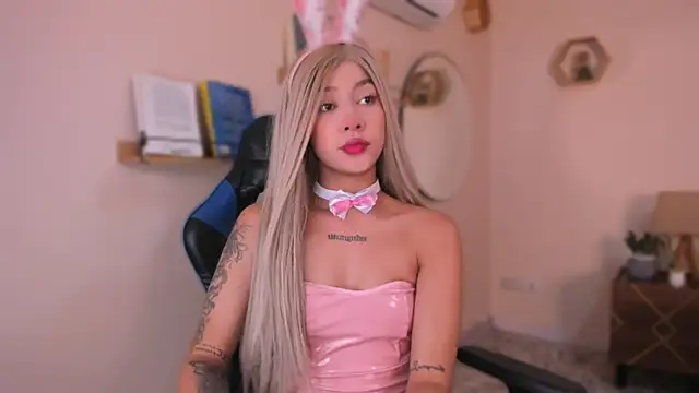 SofiaClarkson online show from October 31, 2025, 12:28 pm