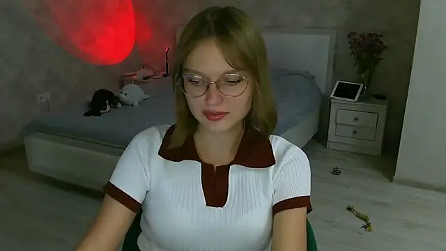 Snapshot of Miss_Diamond_Maria chatting on October 8, 2025, 6:27 pm Miss Diamond Maria online show from October 8, 2025, 6:27 pm
