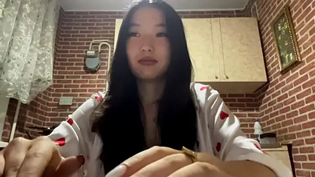 EmmaLeexth online show from September 17, 2025, 5:03 pm