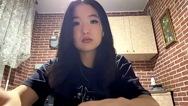 EmmaLeexth online show from November 8, 2025, 12:27 pm