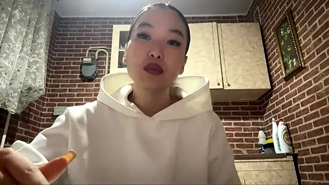 EmmaLeexth online show from December 20, 2025, 2:02 pm