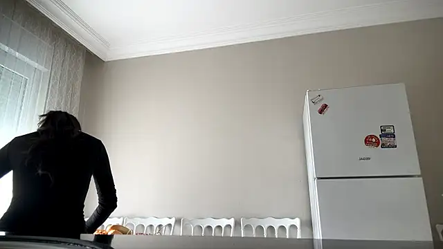 Snapshot of EmmaLeexth chatting on January 17, 2026, 7:46 am EmmaLeexth online show from January 17, 2026, 7:46 am