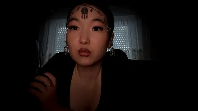 Snapshot of EmmaLeexth chatting on January 18, 2026, 7:34 am EmmaLeexth online show from January 18, 2026, 7:34 am