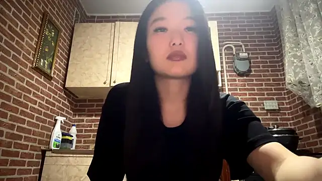 Snapshot of EmmaLeexth chatting on February 10, 2026, 2:10 pm EmmaLeexth online show from February 10, 2026, 2:10 pm