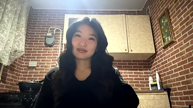 Snapshot of EmmaLeexth chatting on February 12, 2026, 2:12 pm EmmaLeexth online show from February 12, 2026, 2:12 pm