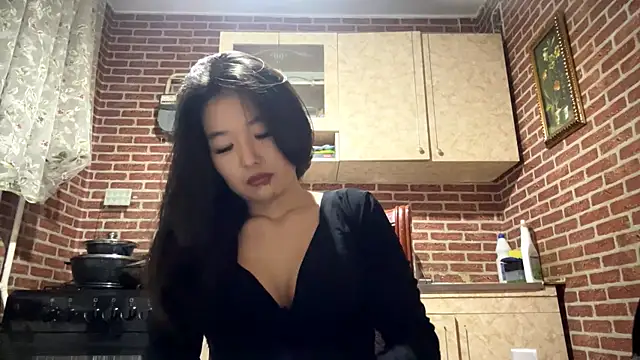 Snapshot of EmmaLeexth chatting on February 15, 2026, 2:14 pm EmmaLeexth online show from February 15, 2026, 2:14 pm